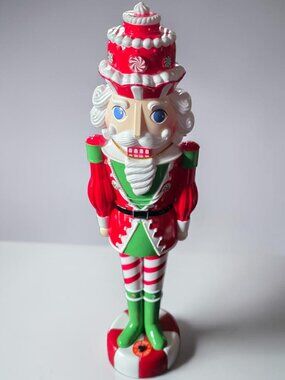 NWT HOLIDAY DECOR (14") CUPCAKE NUTCRACKER Music/Lights Collectible